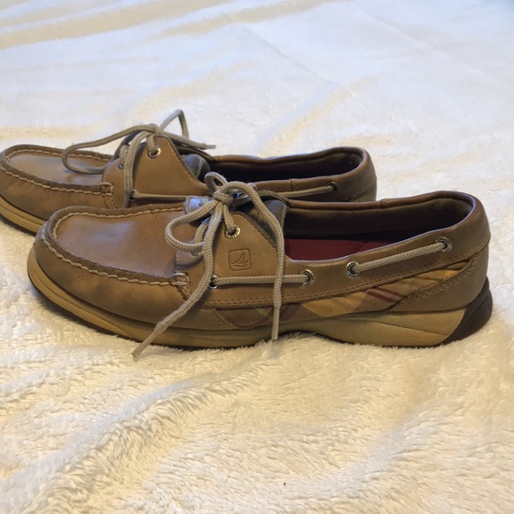 Cute patterned sperrys! - Picture 2 of 3